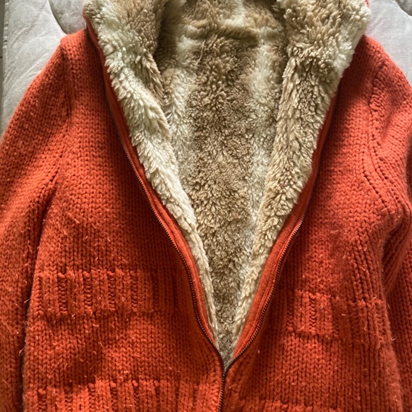 Orange sweater with faux fur inside - Picture 2 of 4